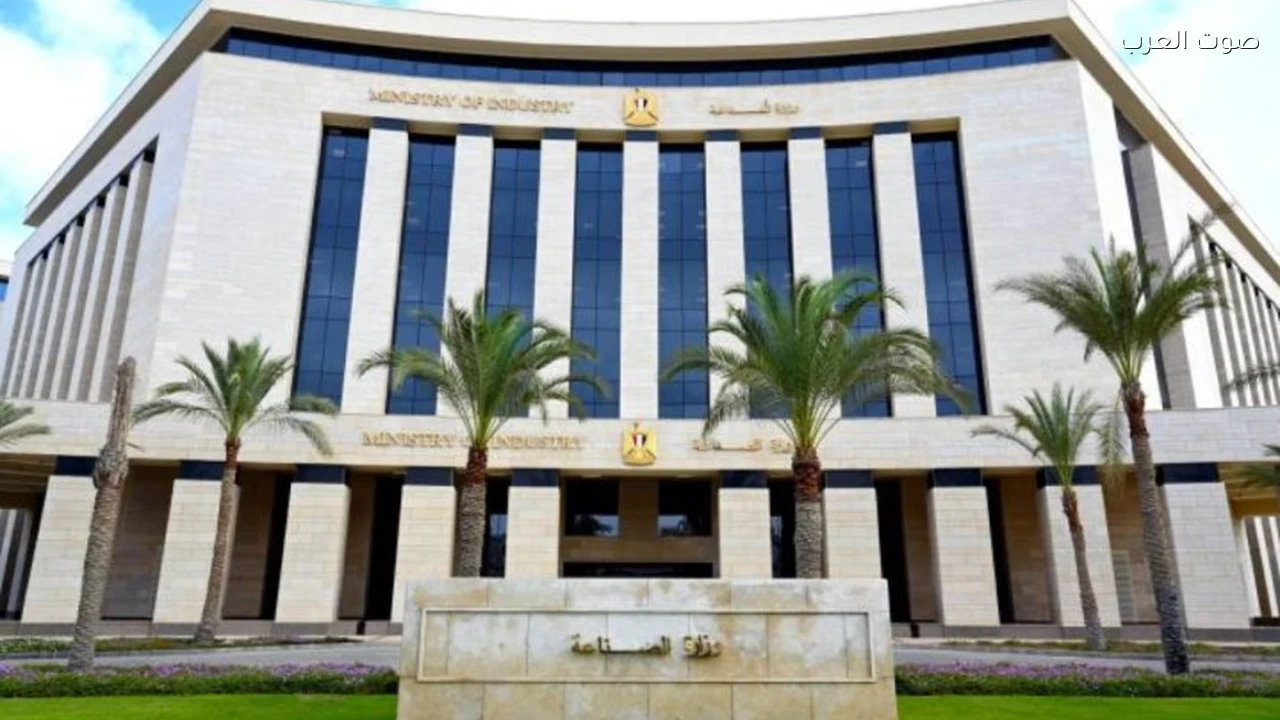 الصناعة تطرح تيسيرات جديدة للمصانع بشأن وثيقة التأمين المجمعة العشرية