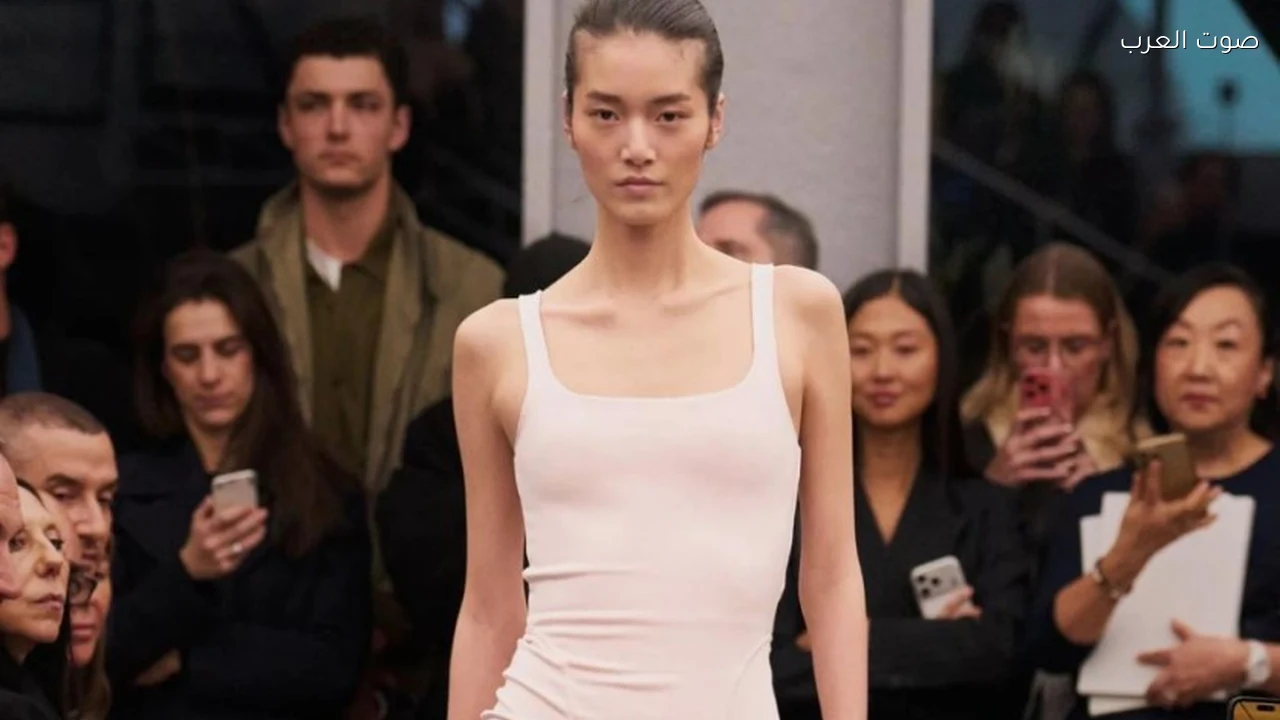 عودة موضة إبراز شكل الجسم في 2026 مع قصات Bodycon وSecond-Skin