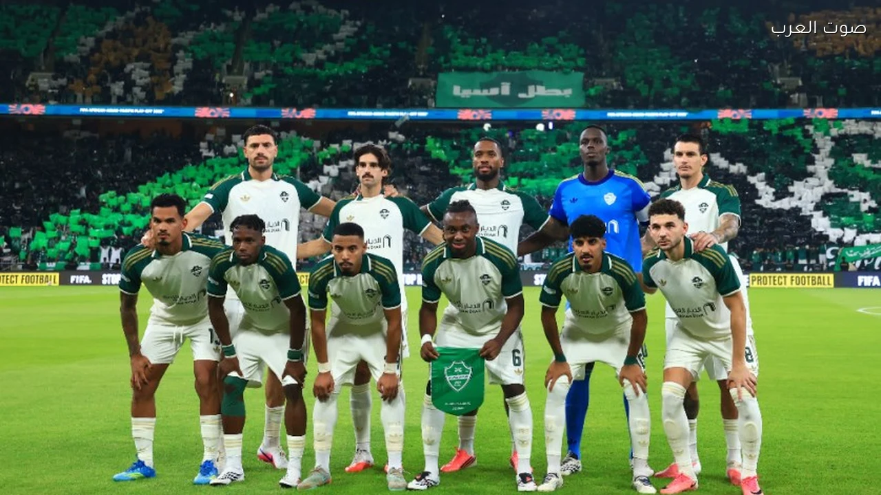 انطلاق مباراة الفتح والأهلي في الجولة الثامنة من الدوري السعودي