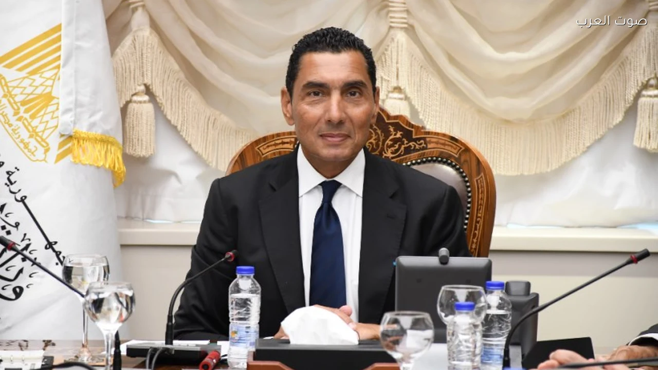 إجراءات صارمة من وزير الرياضة بعد واقعة الشيشة في مركز شباب شما