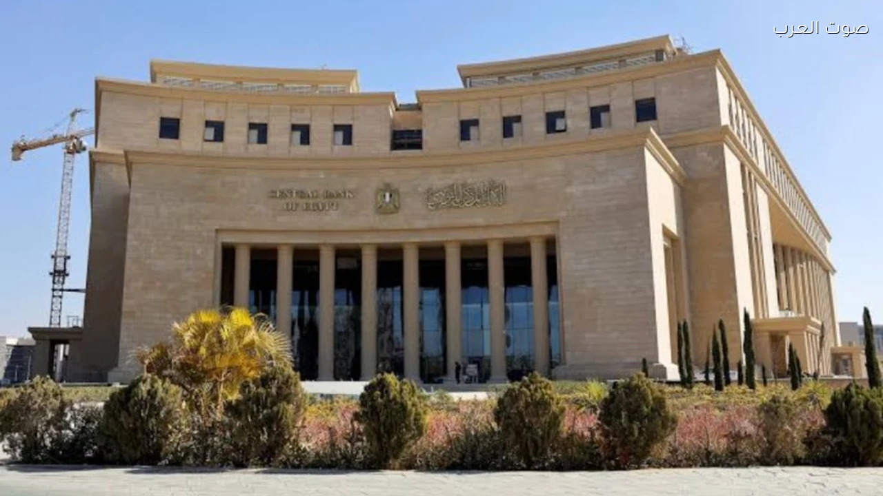 الخبراء يرجحون تثبيت الفائدة في مصر مع تراجع التضخم وارتفاع الدولار