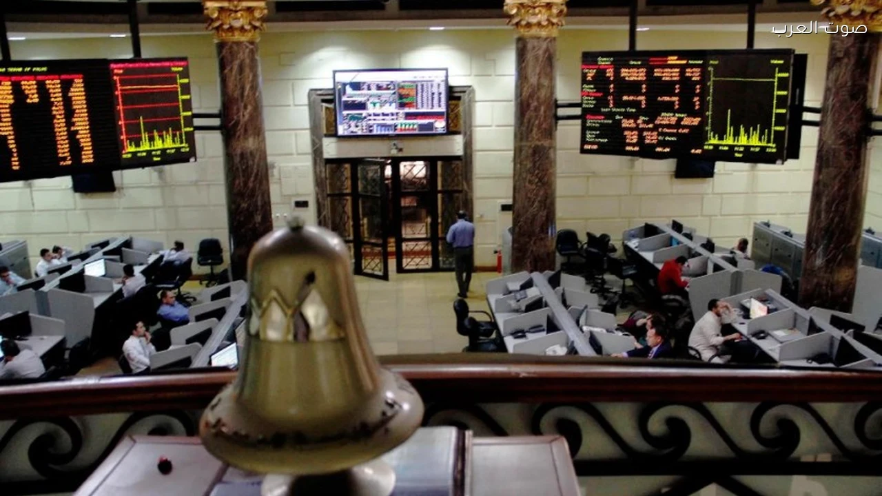 تراجع محدود لمؤشرات البورصة المصرية في بداية تعاملات الأربعاء