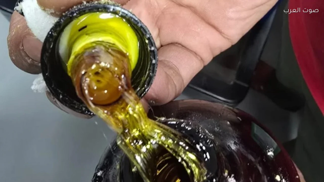 حبس أجنبي 4 أيام بتهمة استيراد 6 زجاجات زيت مخدر الحشيش عبر مطار القاهرة