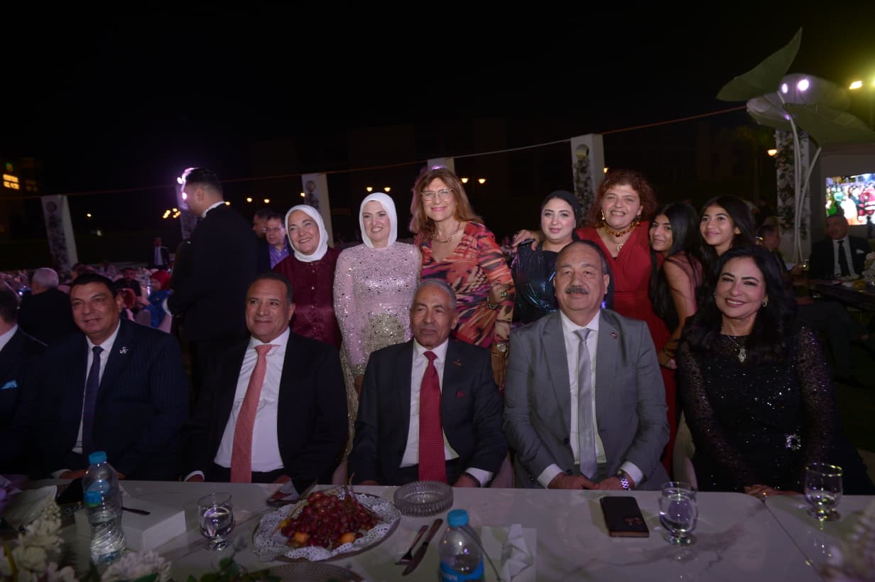 بحضور قيادات برلمانية.. زينب فهيم تحتفل بزفاف نجله