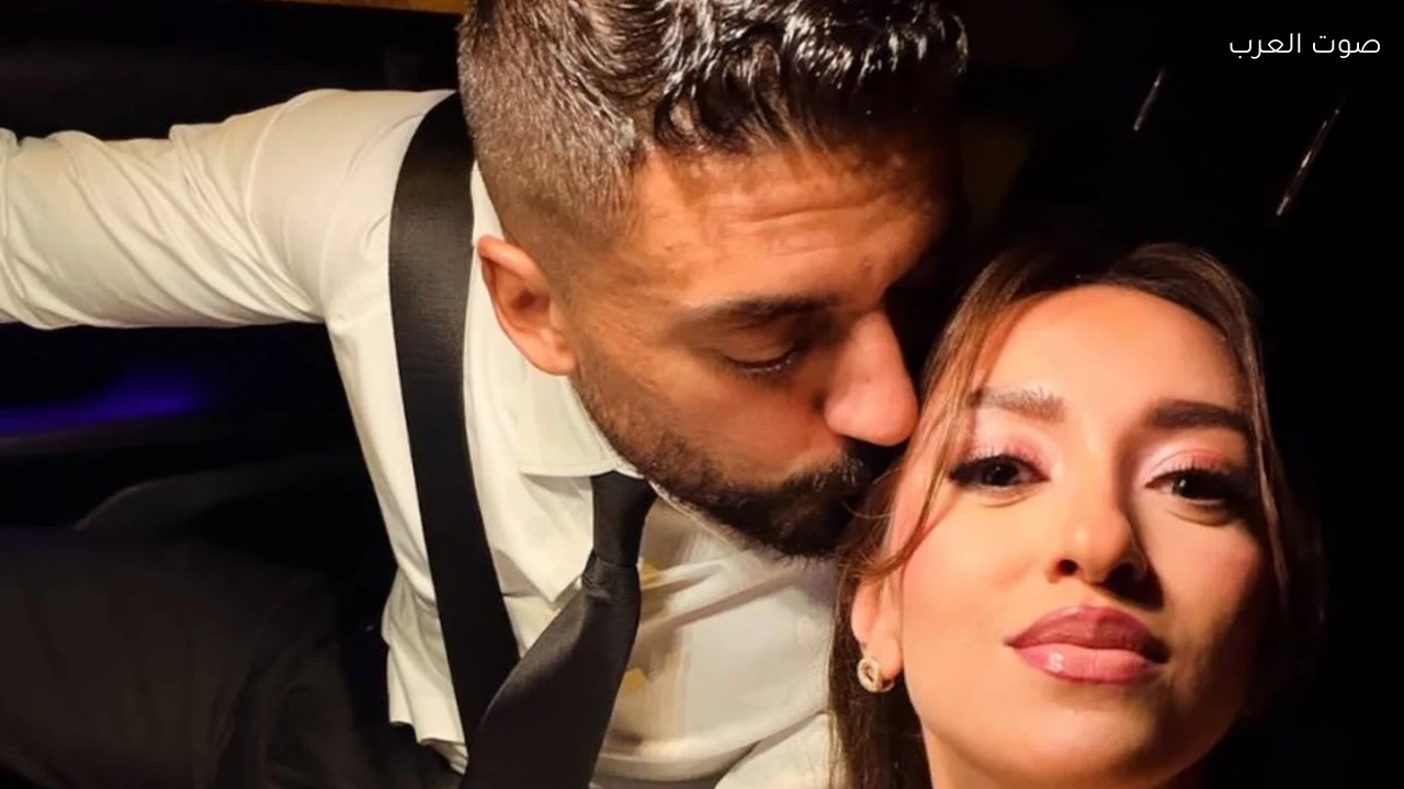 إسلام جمال يتغزل في زوجته مودة بأحدث ظهور رومانسي