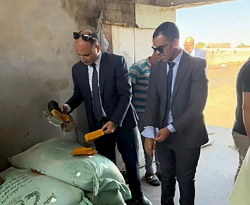 خدعة داخل منشأة غذائية بمصر.. كيف جرى تقليد الفلفل الأسود؟