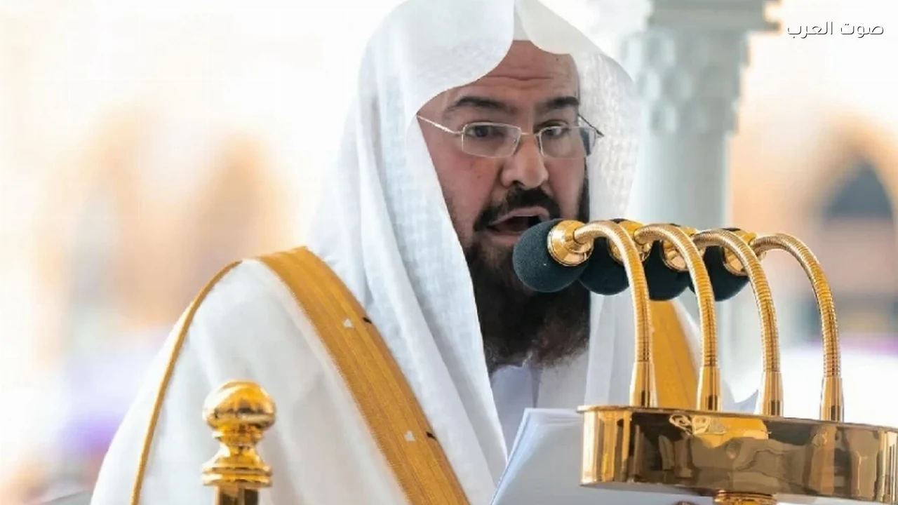 خطيبا الحرمين يحذران من الشائعات والتشهير وانتهاك الخصوصية