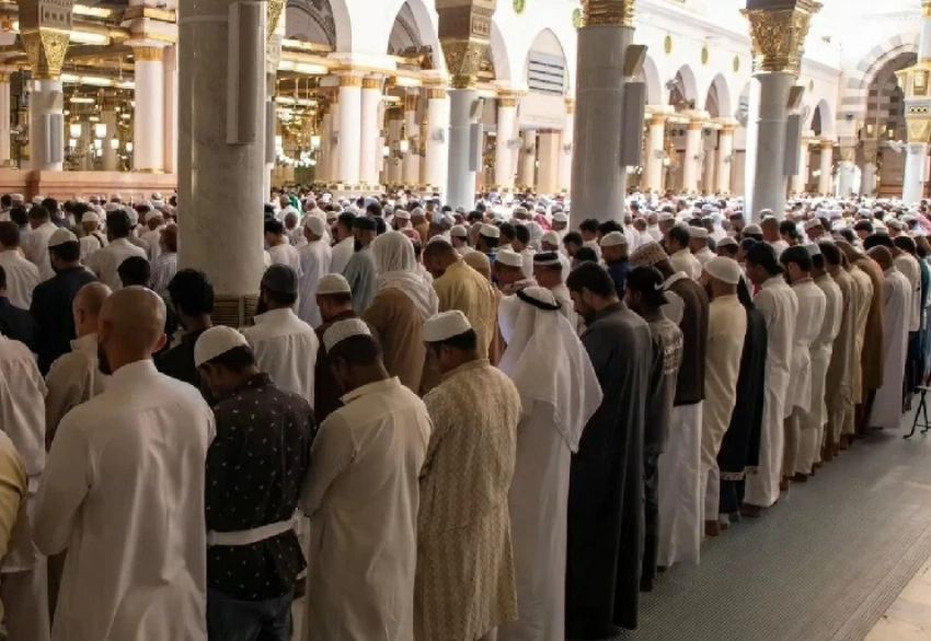 خطيبا الحرمين يحذّران من الشائعات والتشهير وانتهاك الخصوصية