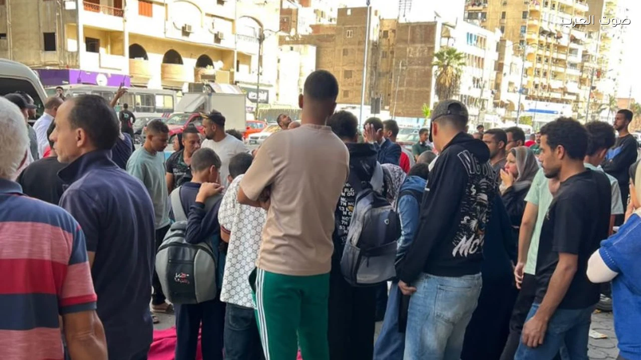 نقل سيدة إلى مجمع السويس الطبي بعد سقوطها من شرفة منزل
