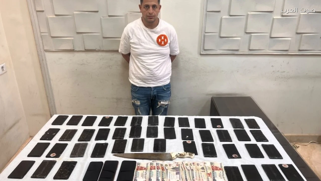 القبض على عاطل بحوزته 45 فرش حشيش ومبلغ مالي في الدقي