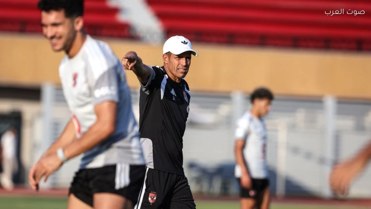 عموتة يفاضل بين بقرار وبنجديدة لقيادة هجوم الأهلي أمام الزمالك